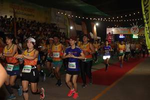 BIB: 00555, 9961, 296
                            <button type="button" onclick="openModal(9884229)" class="btn btn-primary btn-sm float-right btn-popup" data-toggle="modal" data-target=".modal-high-quality">
                        <i class="fas fa-shopping-cart"></i> Add to Cart
                    </button>
                                            <button type="button" onclick="isThisMe(9884229, true)" class="btn btn-success btn-sm float-right btn-popup btn-isme hidden" data-toggle="tooltip" data-placement="bottom" title="นี่คือรูปของคุณใช่ไหม คลิกที่นี่เพื่อเอาเข้าอัลบั้ม">
                        <i class="fas fa-plus"></i> Add to album
                    </button>
                    <button type="button" onclick="isThisMe(9884229, false)" class="btn btn-warning btn-sm float-right btn-popup btn-isnotme hidden">
                        <i class="fas fa-ban"></i> Remove from album
                    </button>